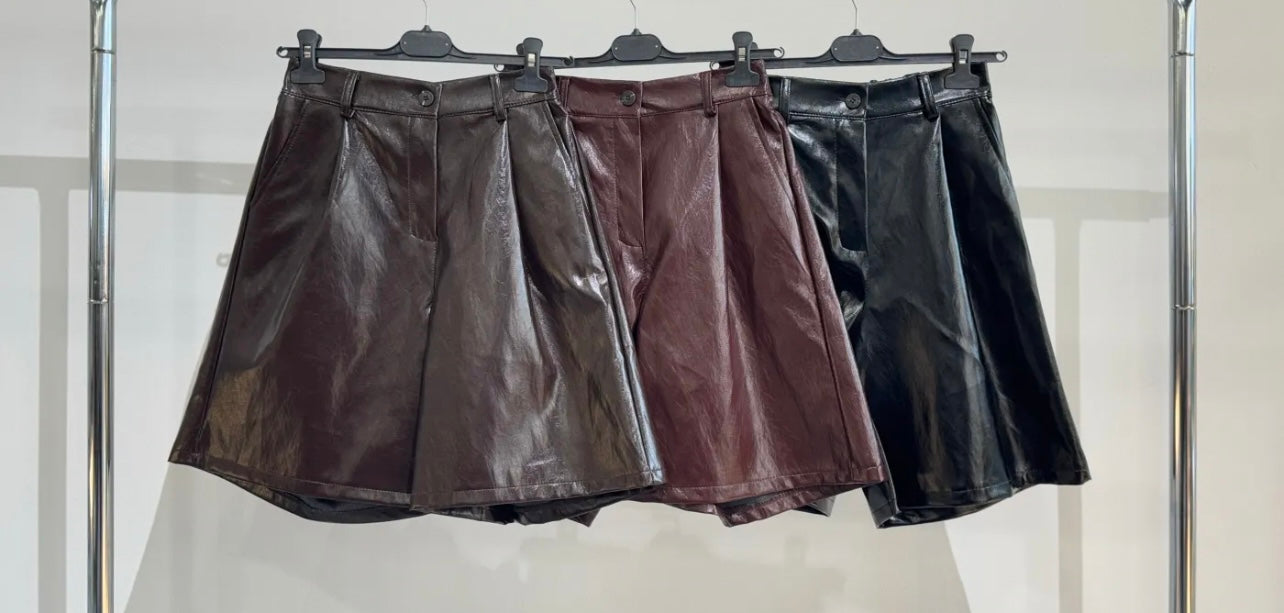 Shorts ecopelle (digita il colore che vuoi acquistare nelle note)