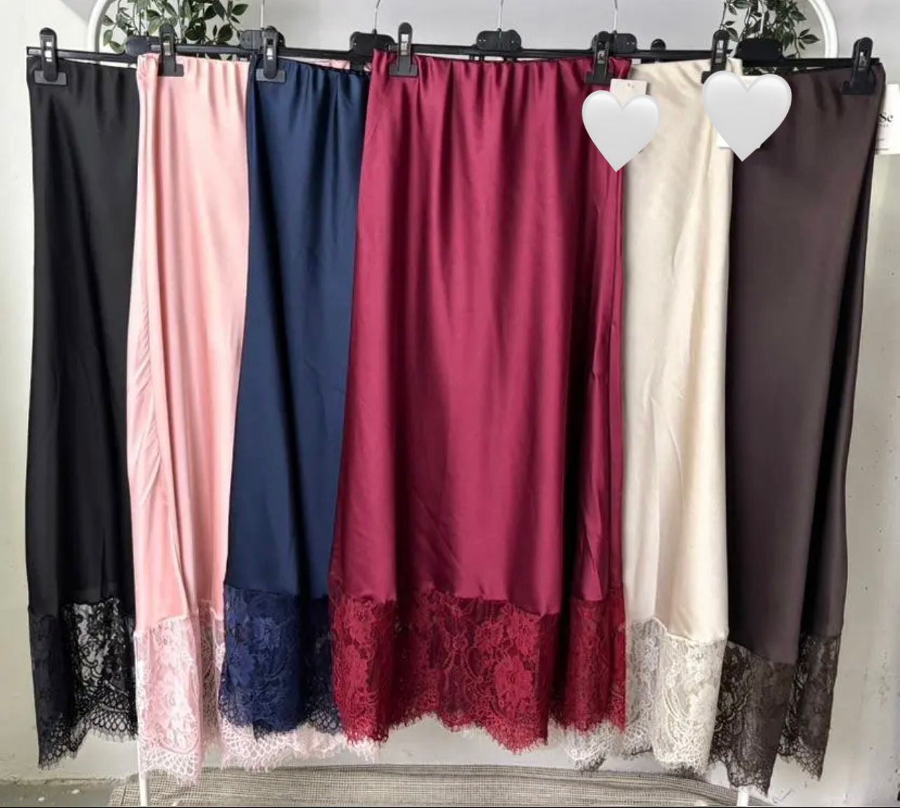 Gonna satinata con pizzo (digita nelle note il colore che vuoi acquistare)